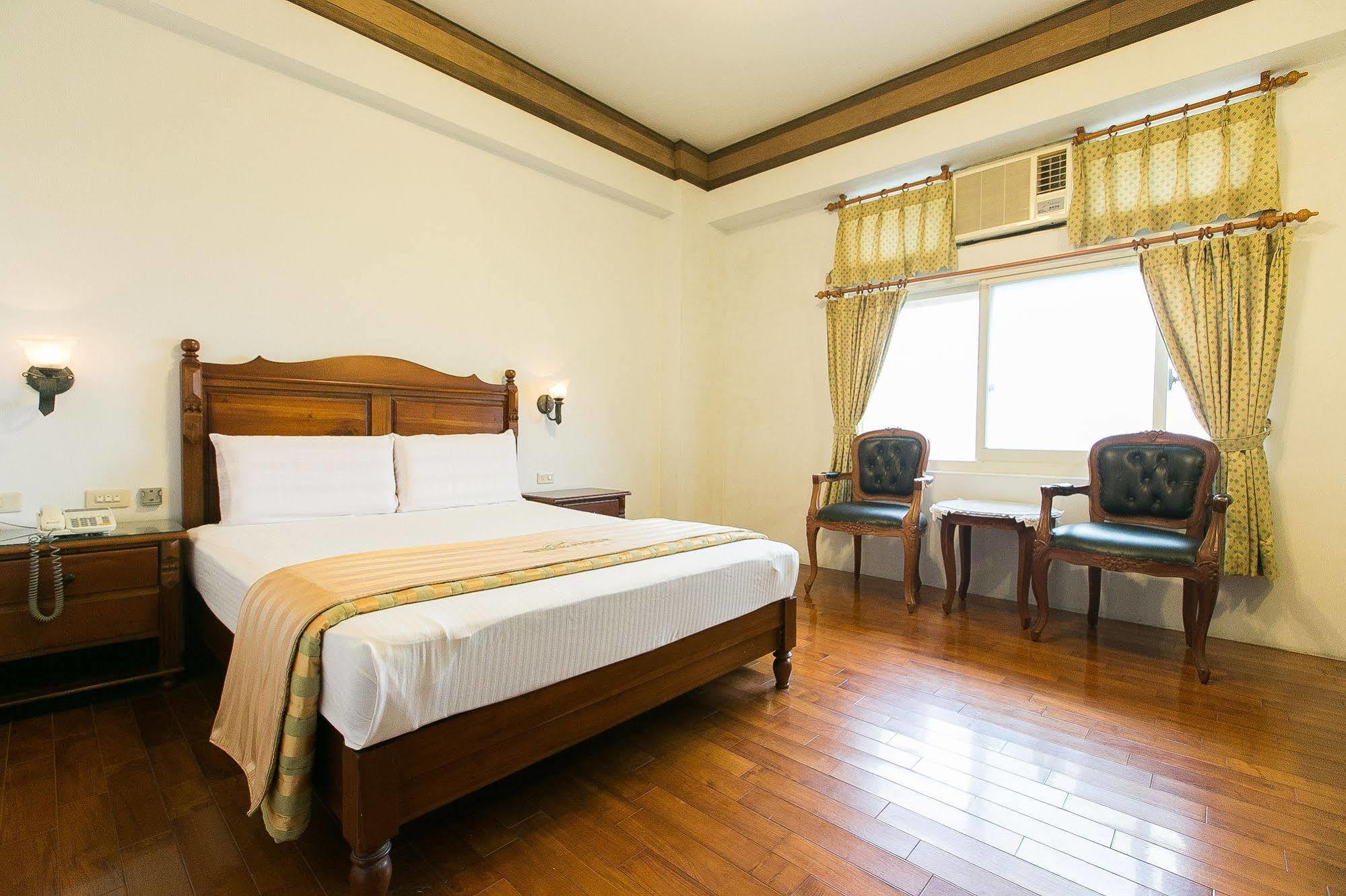 Jing Ai Hotel Luodong Buitenkant foto